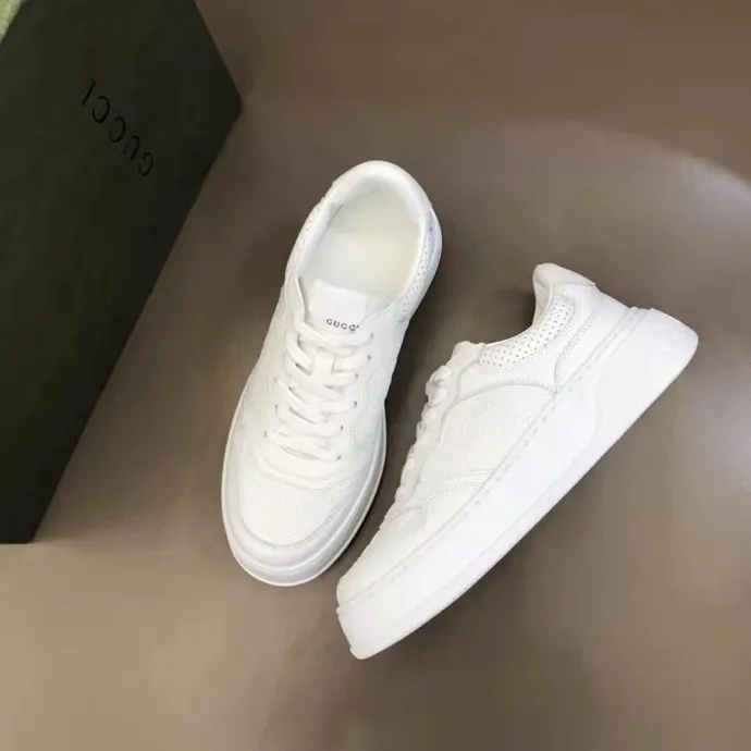 P380 new men's shoes GUCCI [Lightning] latest shoes are shipped. Original quality, fashionable, made of special materials, sheepskin lining, brand new packaging. The foot feels super comfortable and the workmanship is impeccable. Size: 38-45